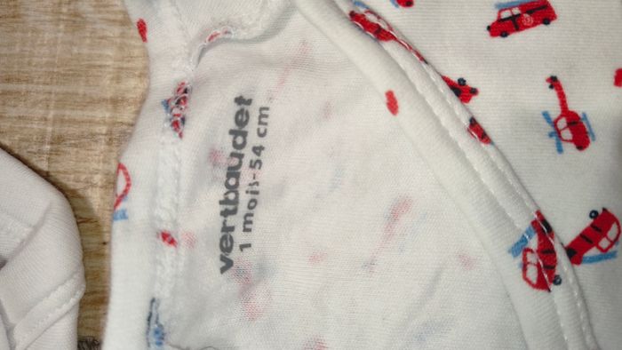 Lot de bodies bébé  taille 0 - 1 mois - photo numéro 9