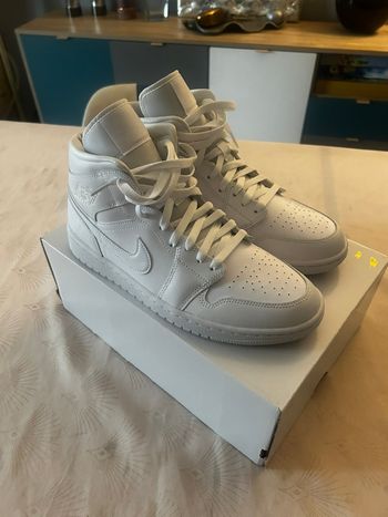 Air Jordan 1  Mid