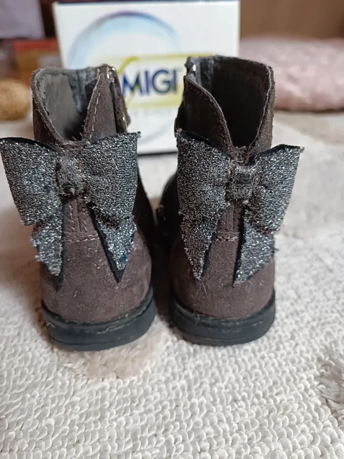 Magnifiques bottines Primigi taille 23 avec nœud derrière - photo numéro 2