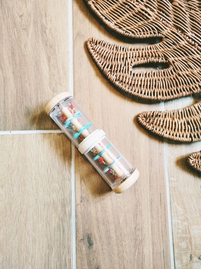 🎶Bâton de pluie /hochet sensoriel bois et plastique marque Djeco