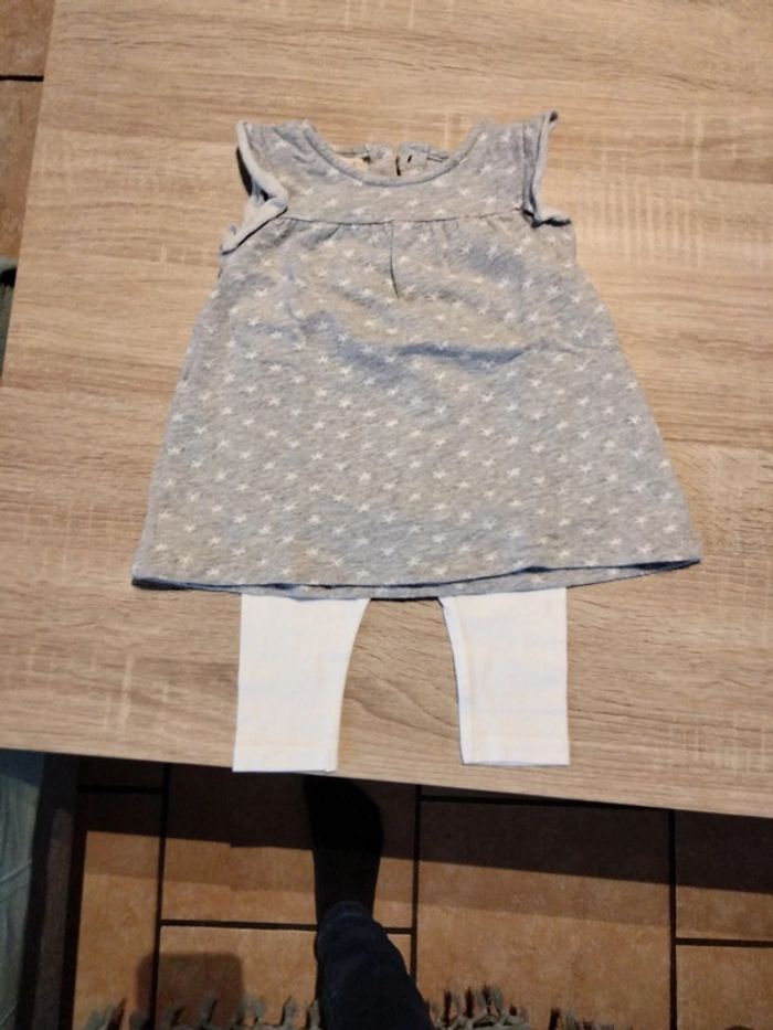 Robe grise et son legging