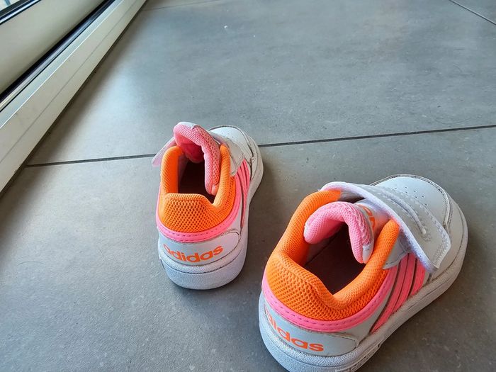 Baskets Adidas pointure 22 - photo numéro 2