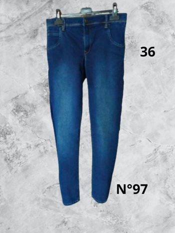 N°97 Jean bleu T36. Name it. Taille haute, coupe slim.
