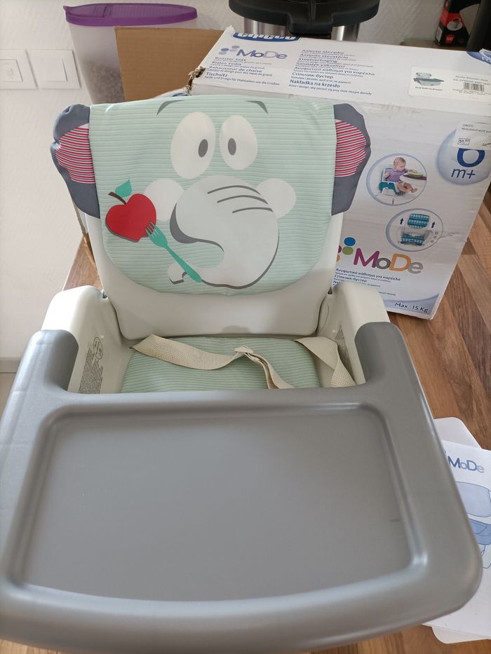 Siège réhausseur transportable et réglable "mode" gris blanc éléphant Chicco - photo numéro 2