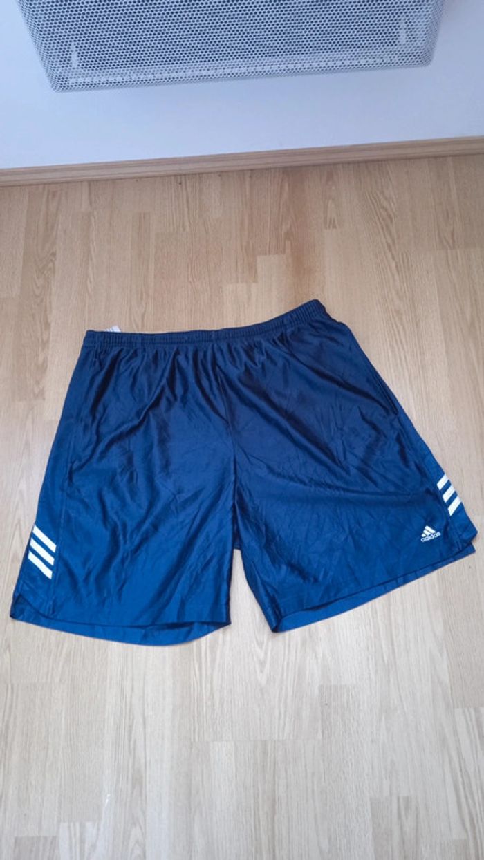 Short Pièce rare XL – Adidas bleu brillant, prêt à scorer ! - photo numéro 2