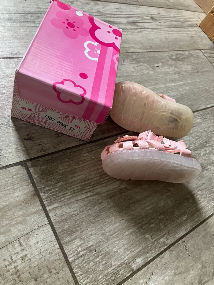 Sandales lumineuses T17 - photo numéro 2