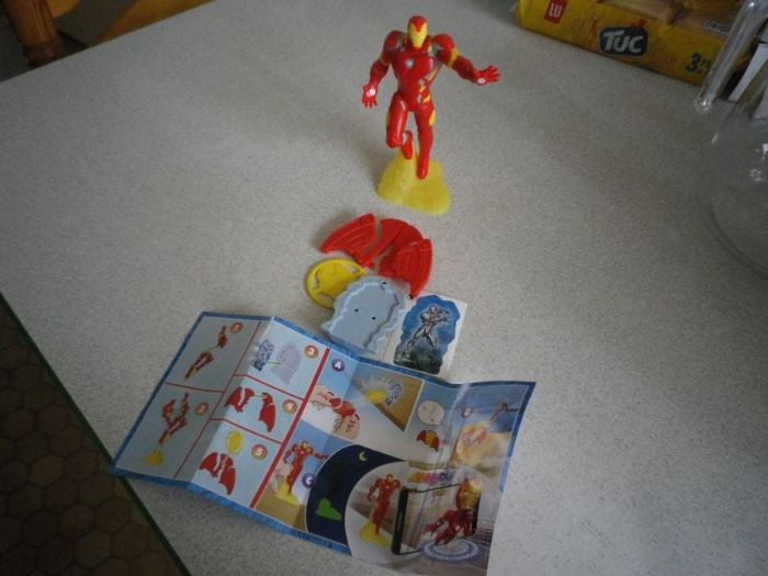 FIGURINE IRON MAN