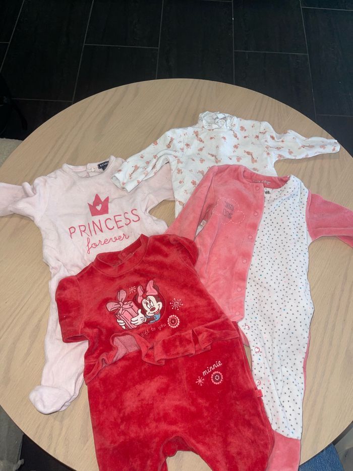 Lot de quatre pyjamas velours, bébé fille - photo numéro 1