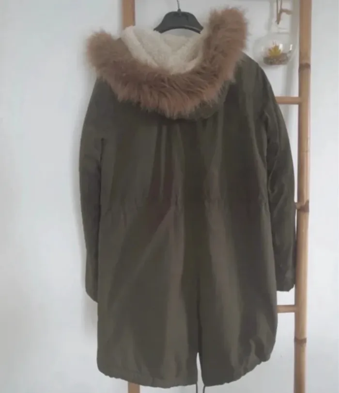 Veste Parka kaki avec capuche fourrure taille S - photo numéro 2