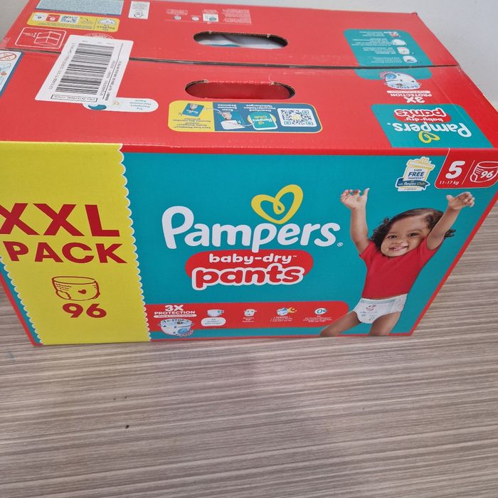 Un Carton de couches pampers taille 5 culottes - photo numéro 2
