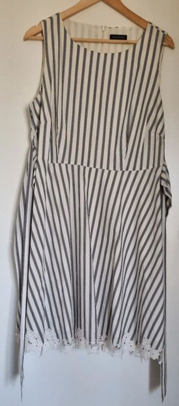 Robe mi longue blanche sans manches