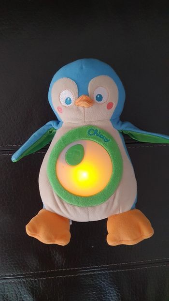 Peluche jouet d'éveil, musicale et lumineuse Pingouin de Chicco
