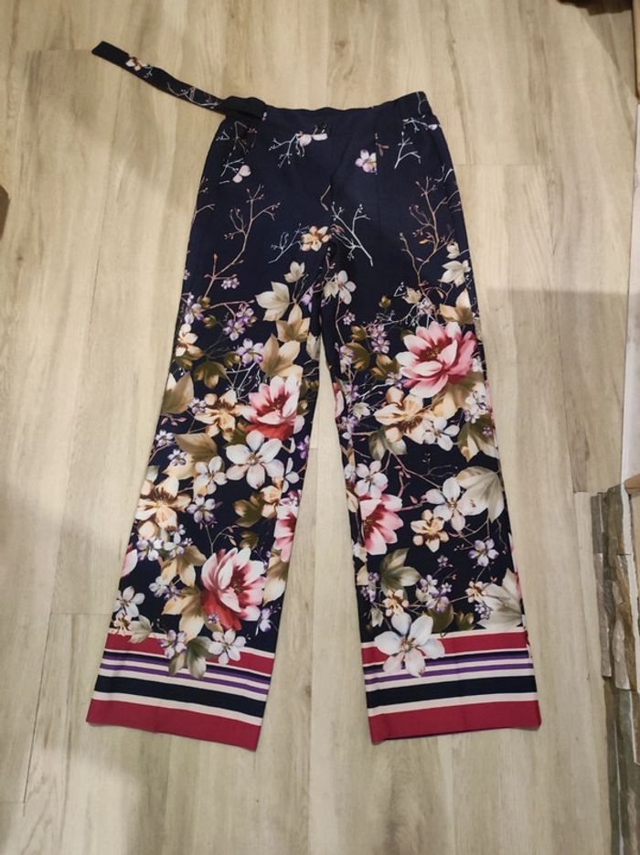 Pantalon fluide a fleurs