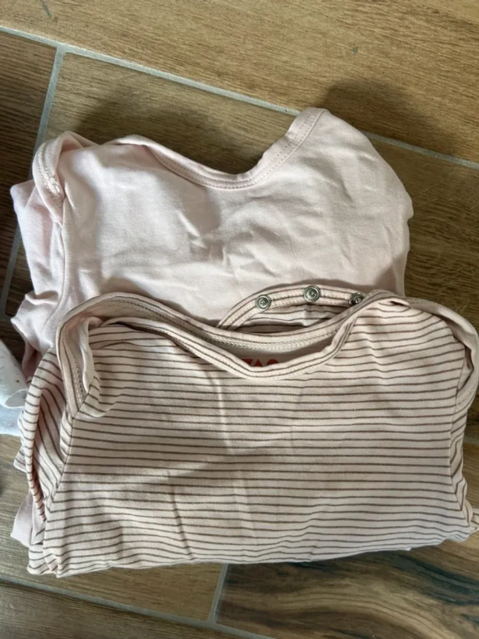 Lot de bodies - photo numéro 3