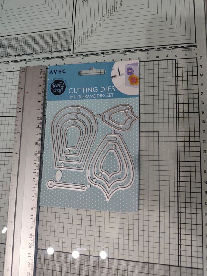 Lot de dies matrice de découpe scrapbooking love 2 craft theme pétale