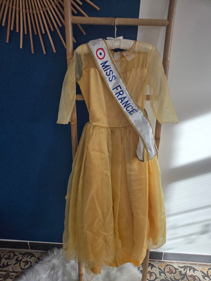 Robe miss France dorée