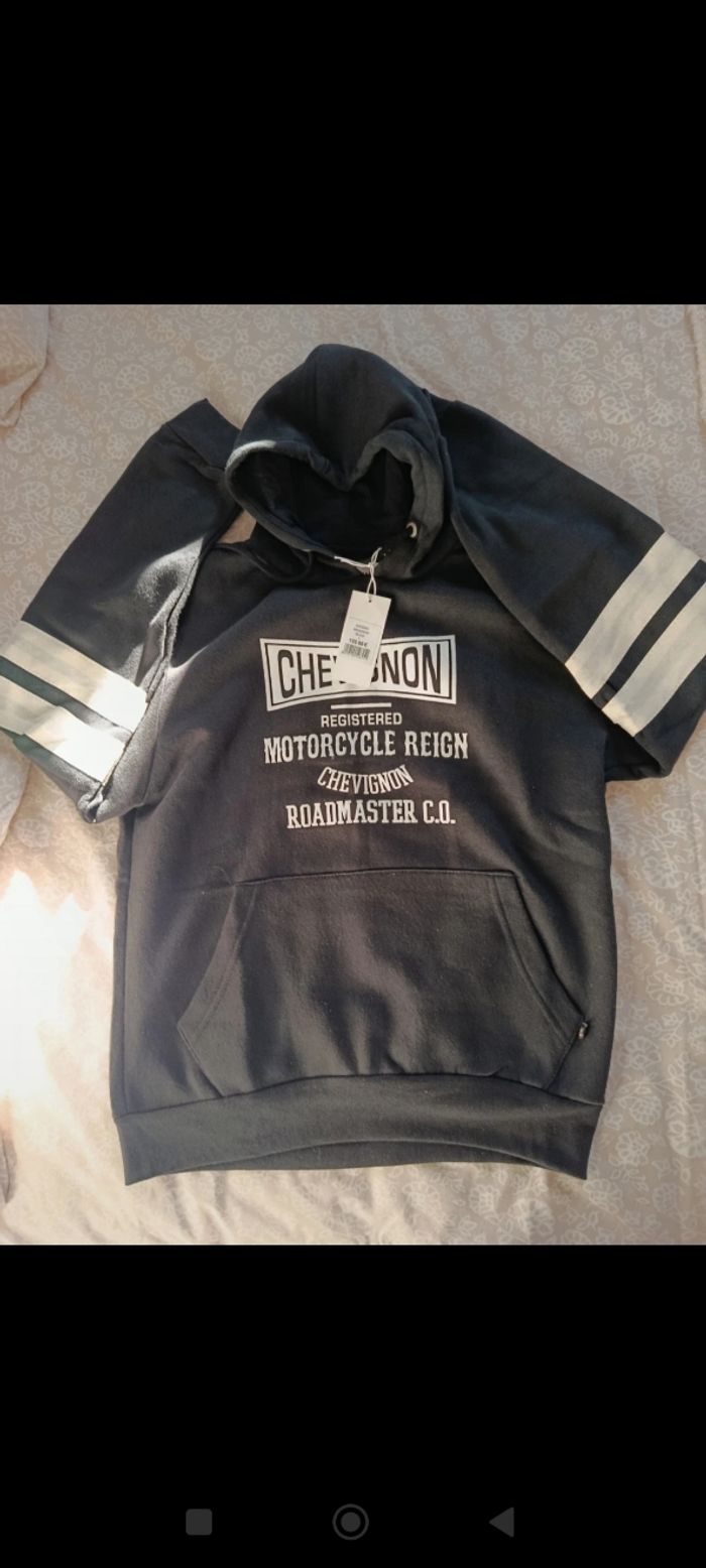 Sweat chevignon neuf
