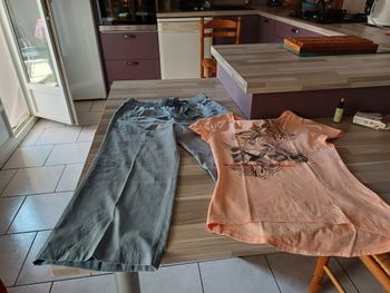 pantalon 7/8ème et tee shirt femmes Taille M