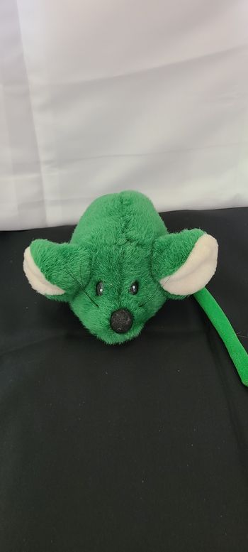 peluche souris verte