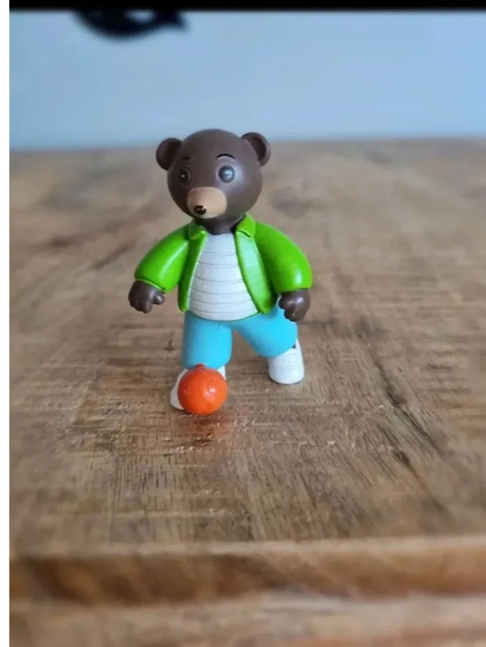 Figurine petit ours brun ballon