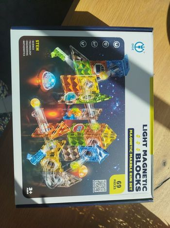 Jeu de construction magnétique lumineux – Parcours à billes – 69 pièces