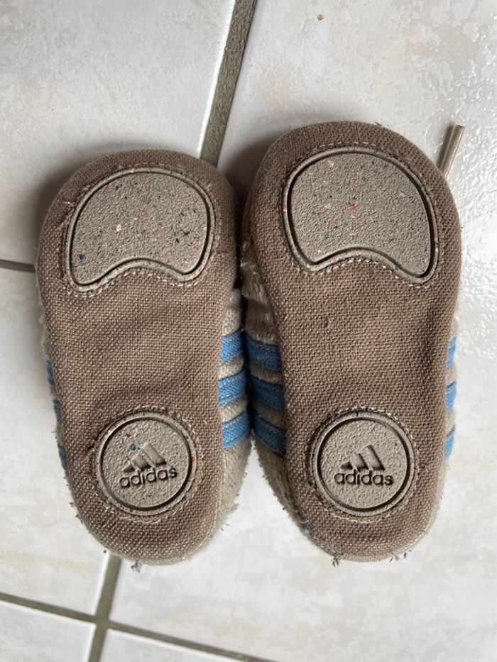 Baskets souples Adidas t.18 - photo numéro 3