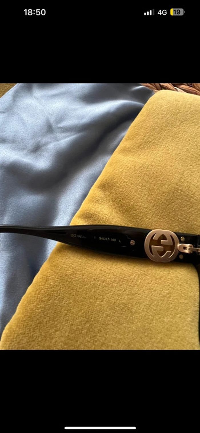 Lunettes de soleil Gucci noires - Logo doré - photo numéro 5
