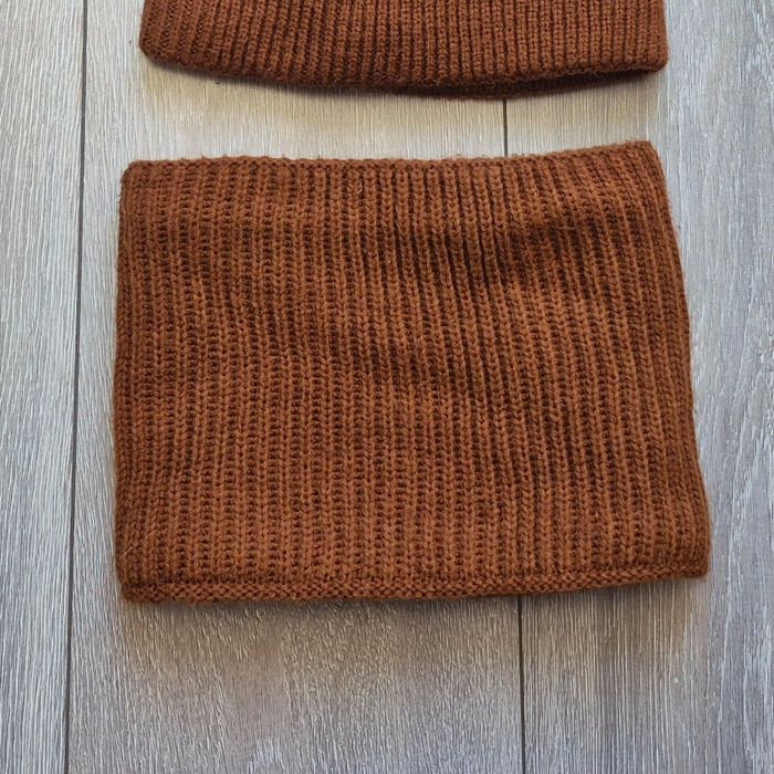 Lot bonnet et tour de cou camel. Marque Kiabi. Garçon 10/12 ans - photo numéro 3