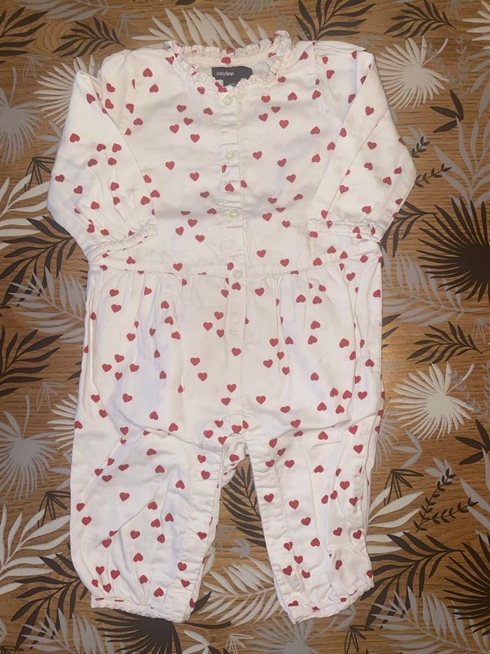 Combinaison blanche à cœurs rouges babygap bb 3-6 mois