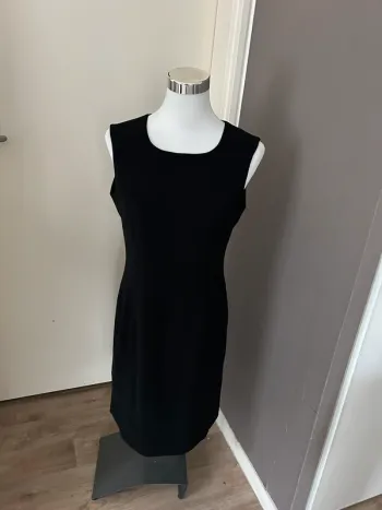 Amandine robe d’hiver noire sans manches femme, taille 40