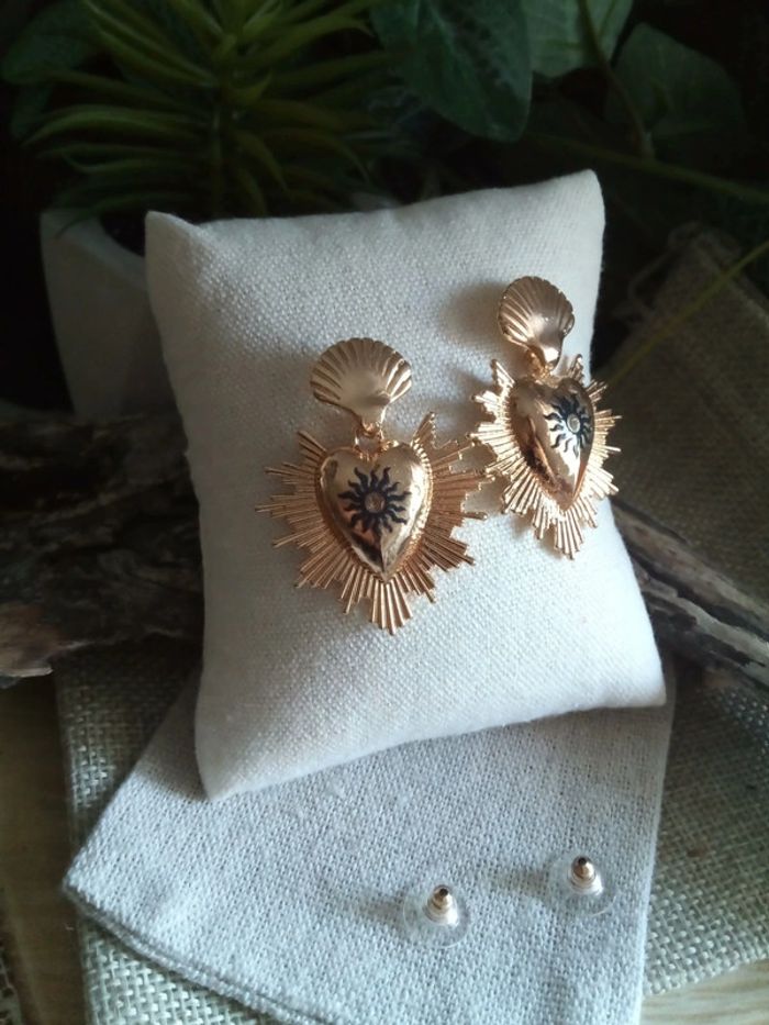 Boucles d'oreilles bohèmes cœurs soleils noirs