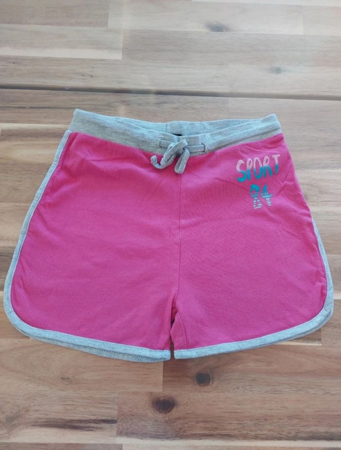 Short rose et gris