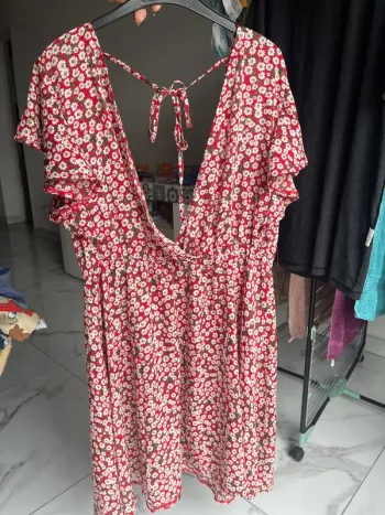 Robe été fleuris rouge décolleté