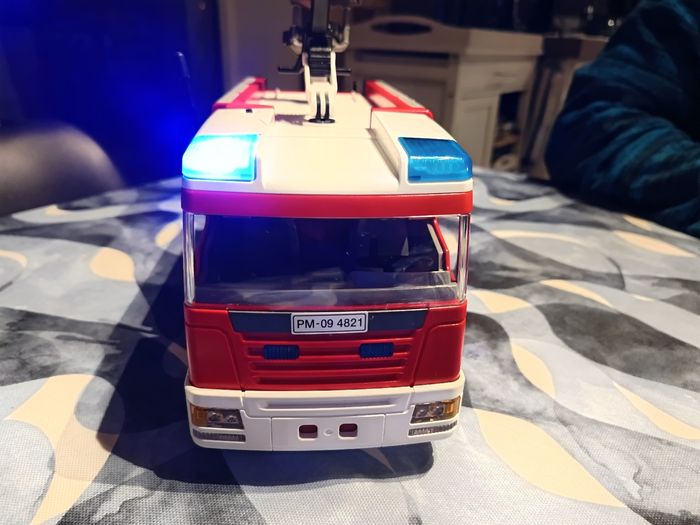 Playmobil fourgon intervention pompiers