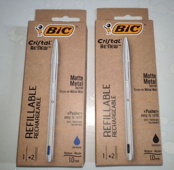 Lot 2 stylo bille bic noir et bleu