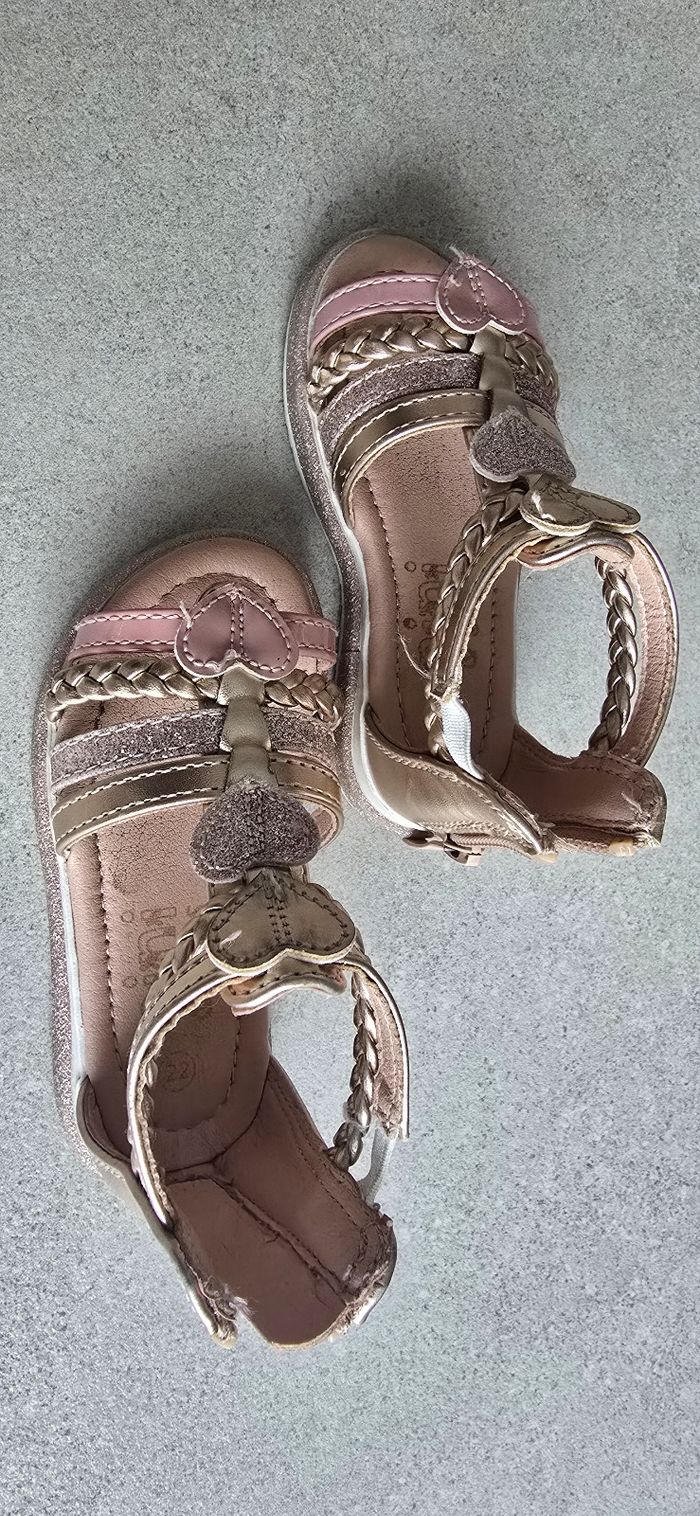 Sandales fille dorées à cœurs – pointure 22 - photo numéro 3