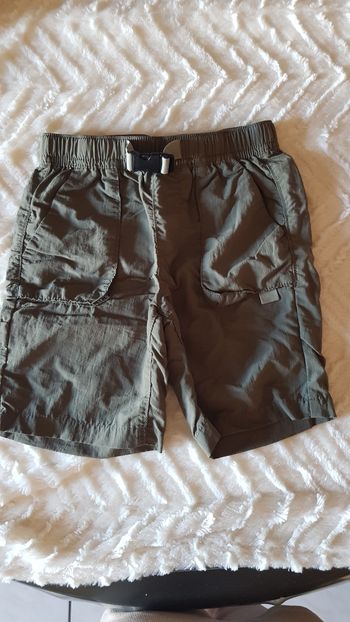Short vert kaki