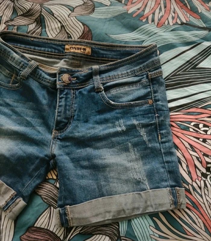Short en jean  Cindy H  38. - photo numéro 3