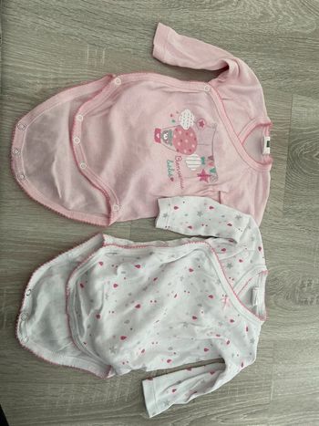 Lot 2 bodies body manche longue bebe fille taille 3 mois tissait