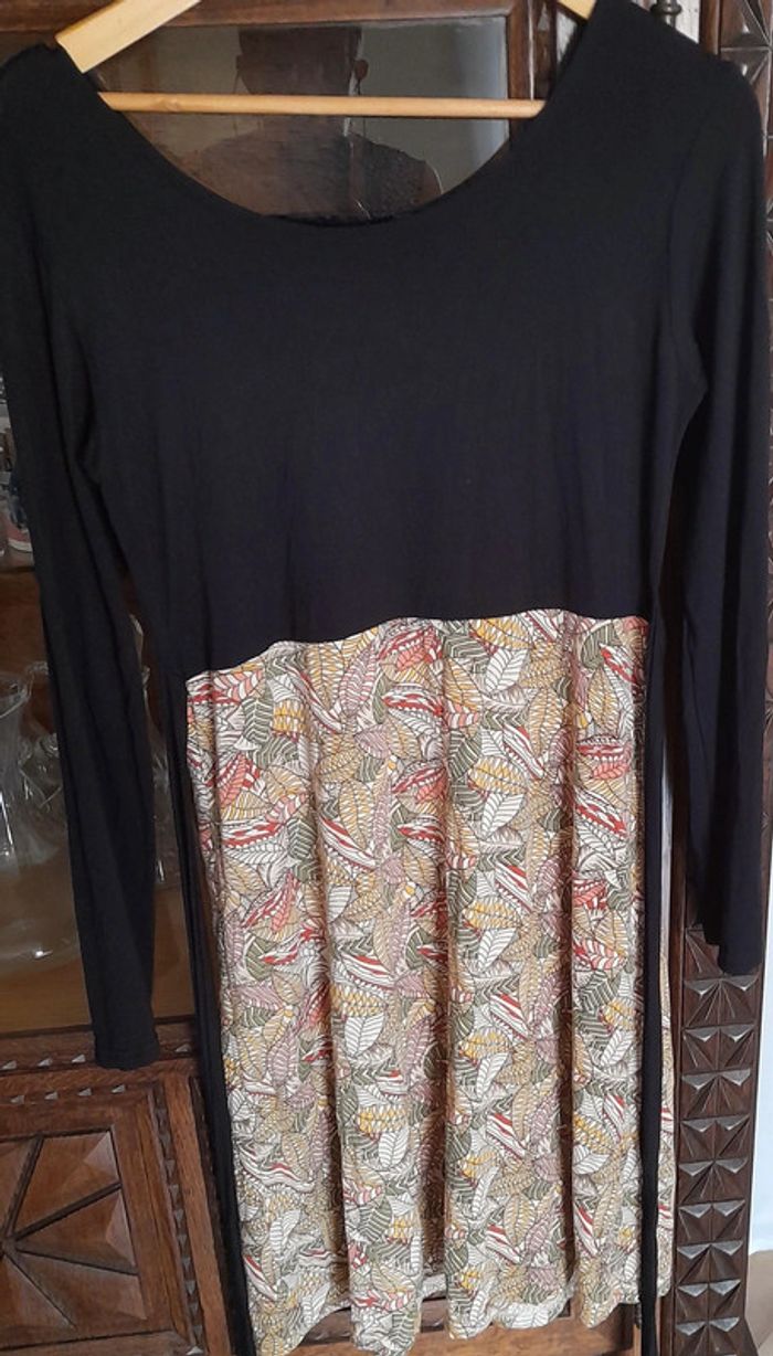 Robe haut noir bas multicolore