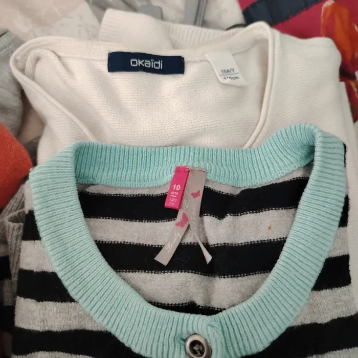 Lot de 7 gilets 10 ans - photo numéro 10