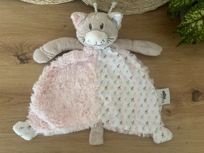 Doudou plat chat rose beige attache sucette babiage