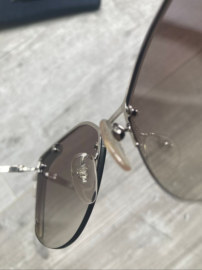 Lunettes de soleil Prada - photo numéro 4