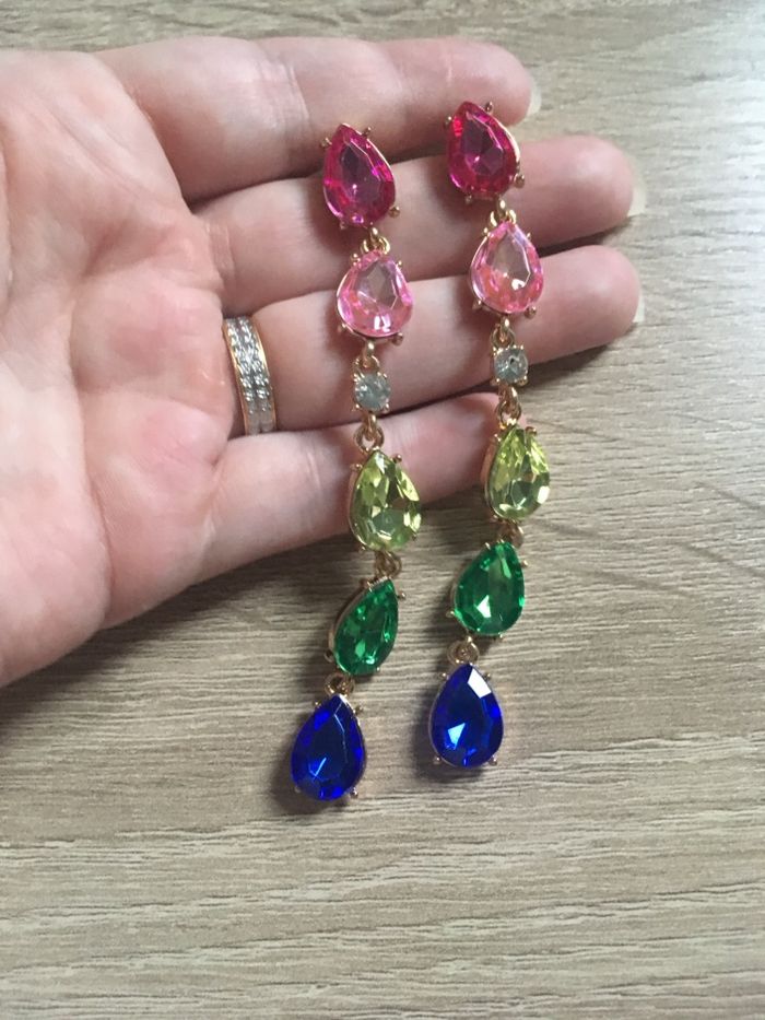 Boucles d’oreilles pendantes NEUVES pour femme avec pierres multicolores - photo numéro 4