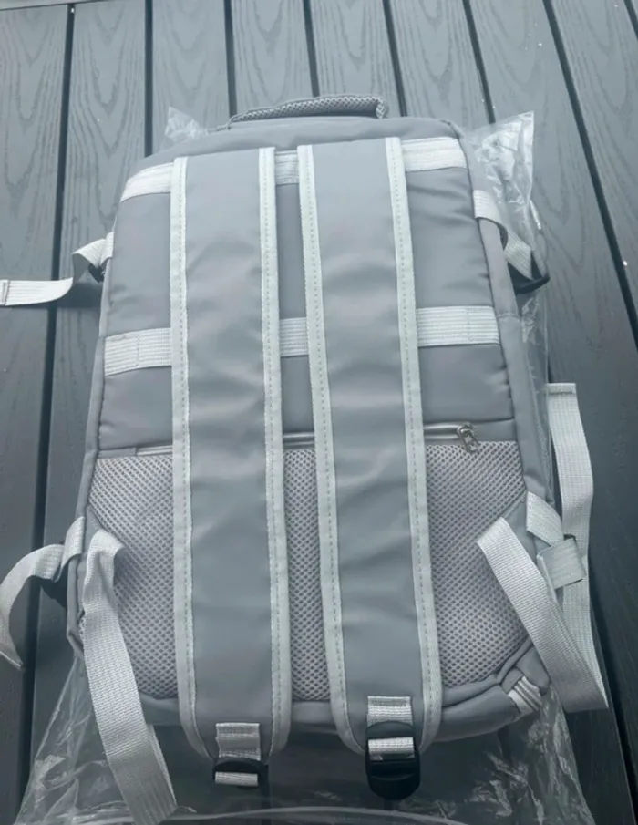 Sac à dos de voyage neuf - photo numéro 4