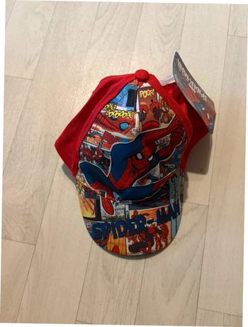Casquette Spiderman neuve avec étiquette rouge et bleu 54 cm