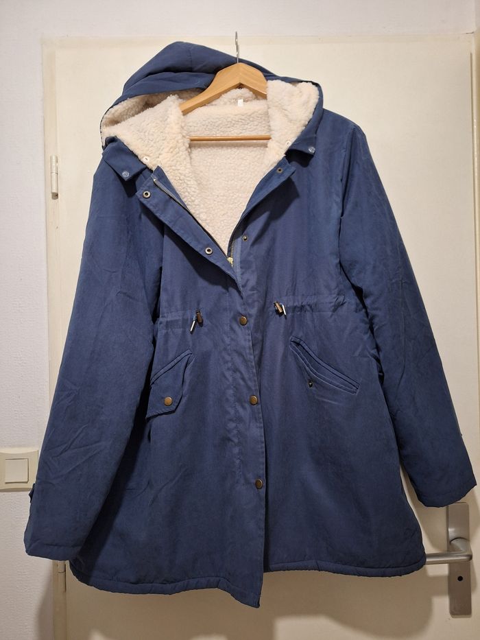 Manteau  fourré  à  capuche , bleu ( effet Jean ) taille 48/50