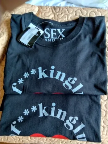 Lot de deux tee-shirts femme. manches courtes (A222)