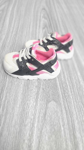 Nike Huarache Bébé Rose Noir Blanche Taille 21