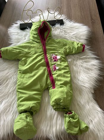 Très belle combinaison verte et rose 🥰 taille 0-3 mois cycle baby
